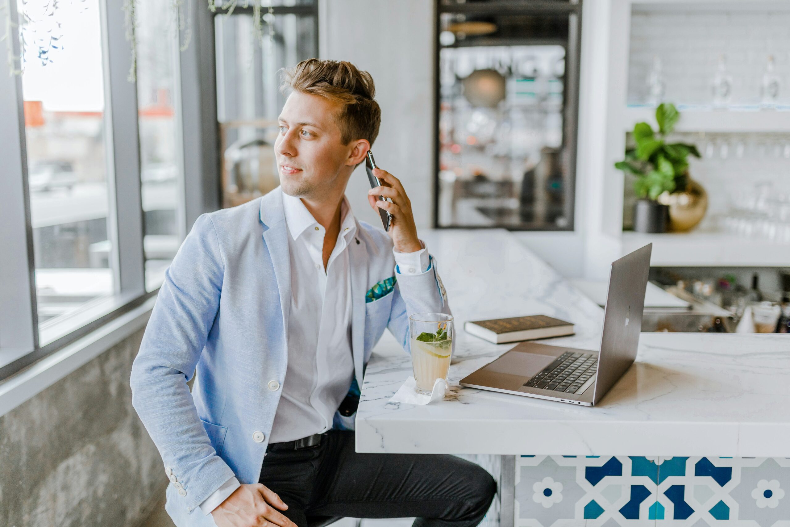 Better conversions with AI for Sales